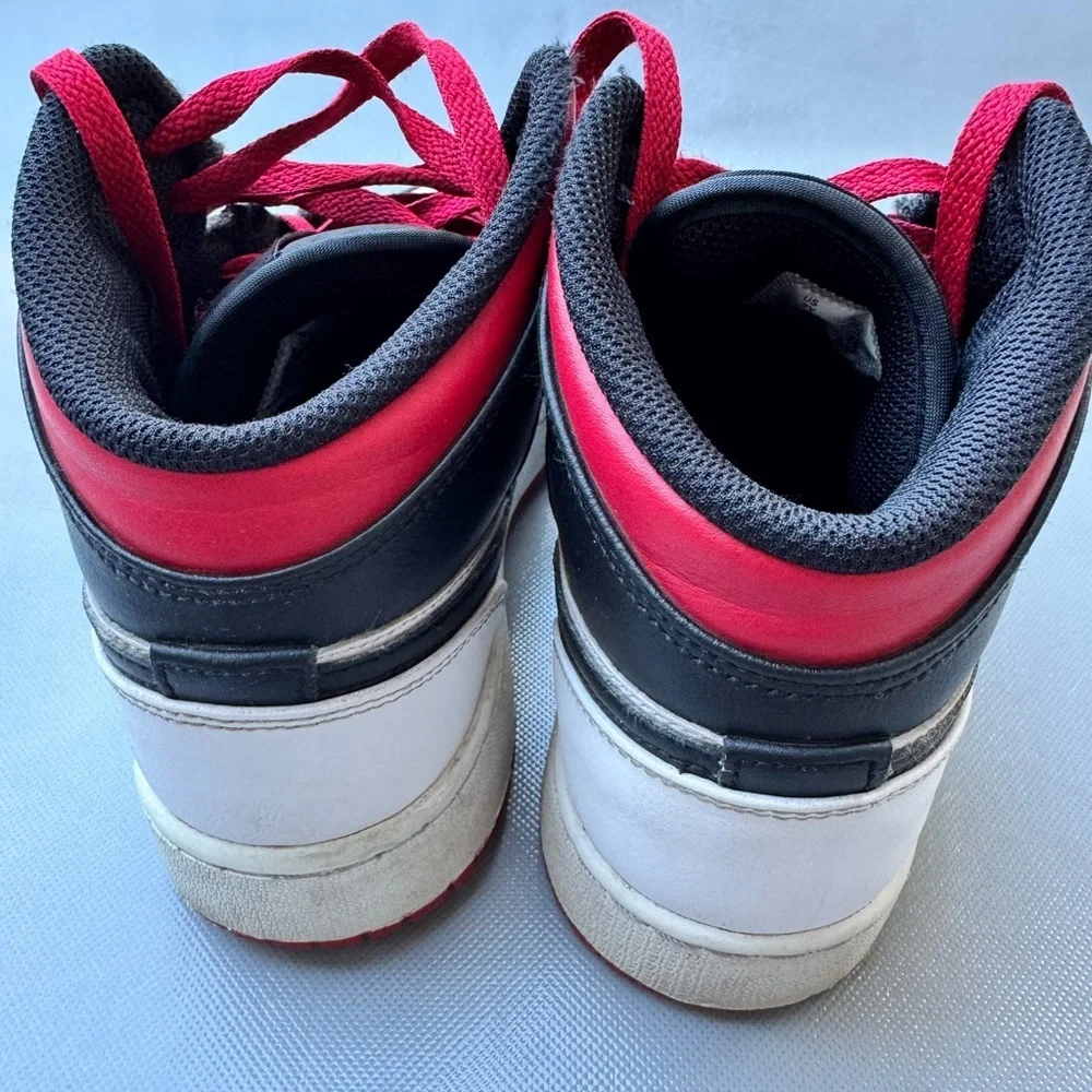 Nike Air Jordan 1 Mid Big Kids' Shoes